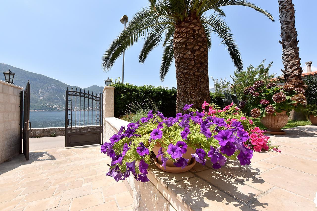 Maniva Penthouse By The Sea Apartment Kotor Exterior photo