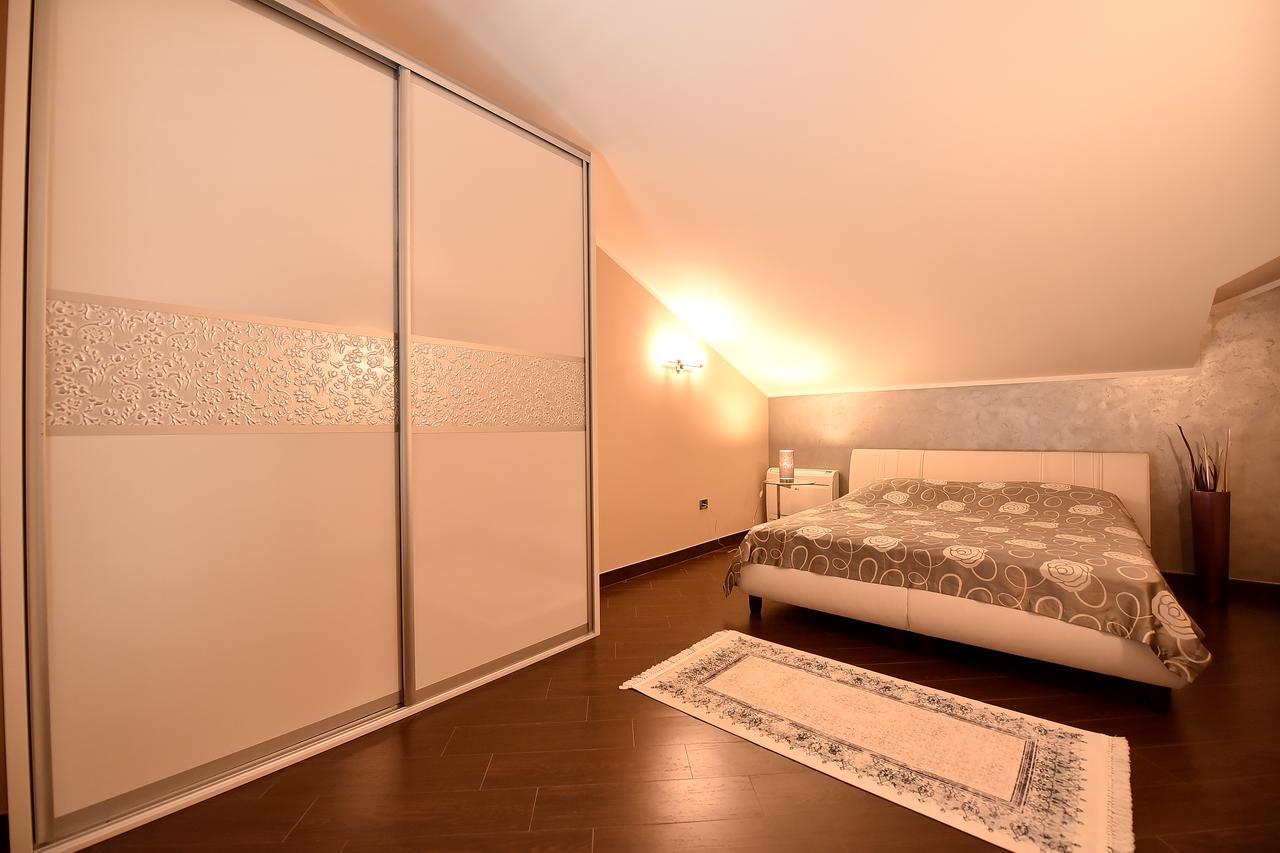 Maniva Penthouse By The Sea Apartment Kotor Exterior photo