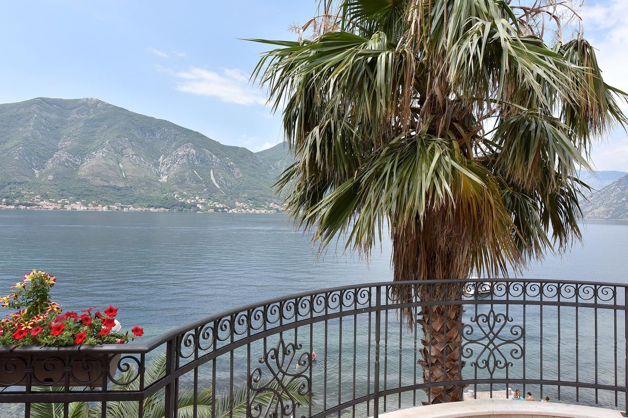 Maniva Penthouse By The Sea Apartment Kotor Exterior photo