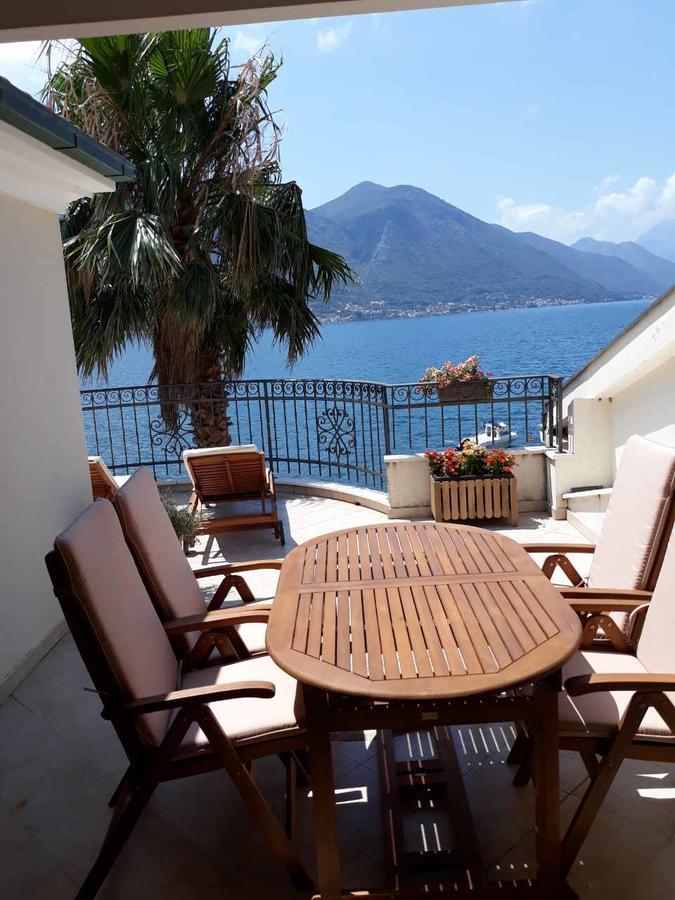 Maniva Penthouse By The Sea Apartment Kotor Exterior photo